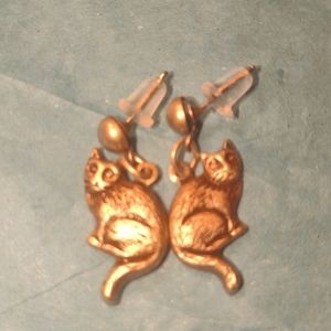 Dainty pewter cat earrings! Absolutely adorable